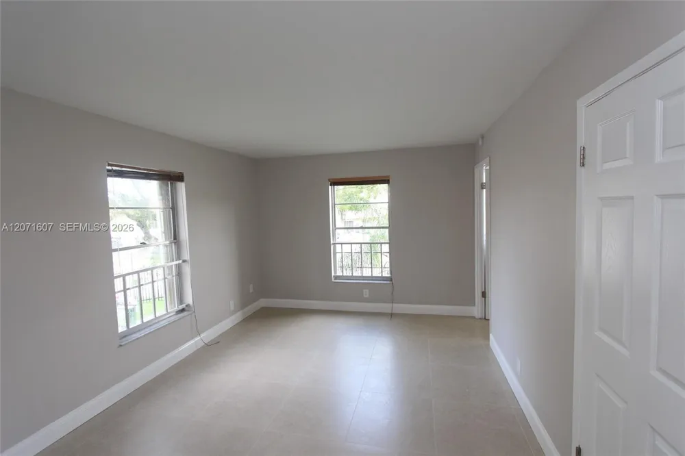 8005 Lake Dr #212 Doral, FL 33166
