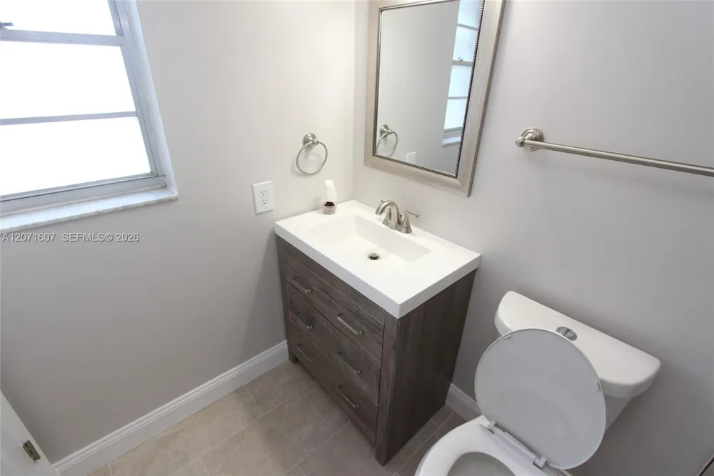 8005 Lake Dr #212 Doral, FL 33166