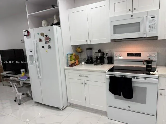 846 W 32nd St #1 Hialeah, FL 33012