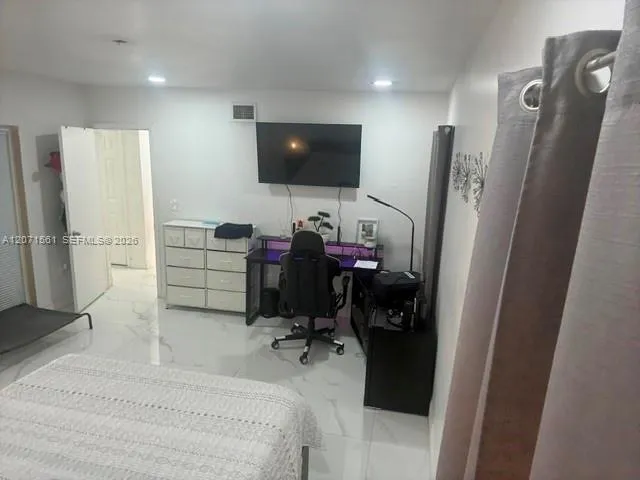 846 W 32nd St #1 Hialeah, FL 33012
