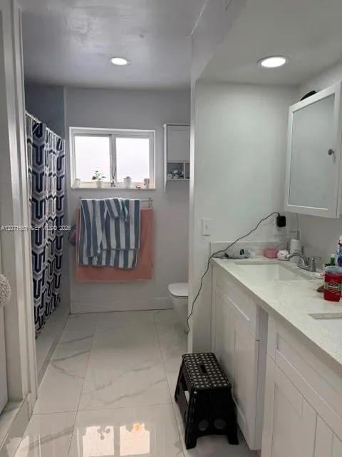 846 W 32nd St #1 Hialeah, FL 33012