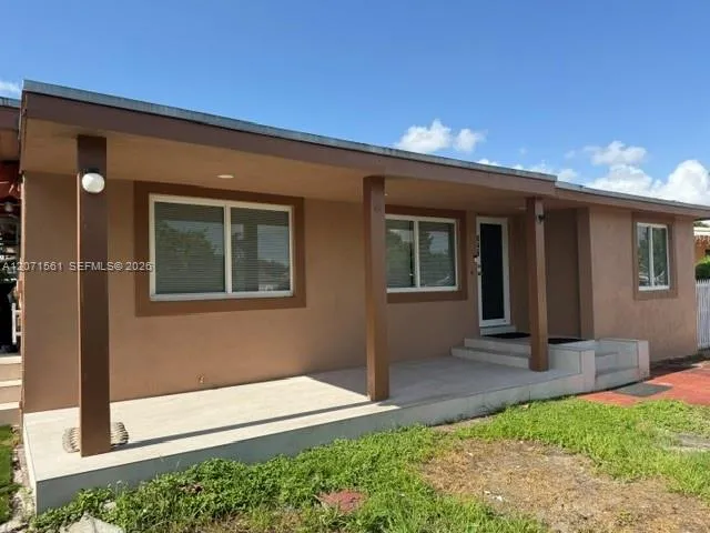846 W 32nd St #1 Hialeah, FL 33012