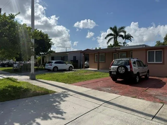 846 W 32nd St #1 Hialeah, FL 33012