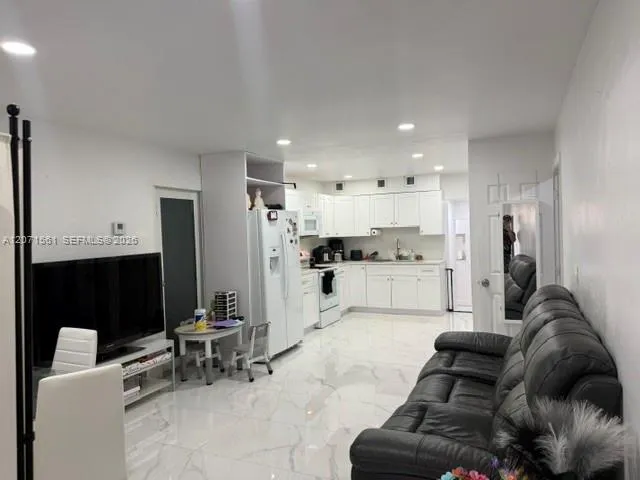 846 W 32nd St #1 Hialeah, FL 33012