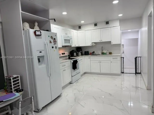 846 W 32nd St #1 Hialeah, FL 33012