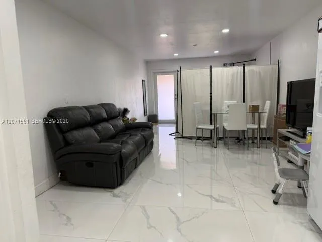846 W 32nd St #1 Hialeah, FL 33012
