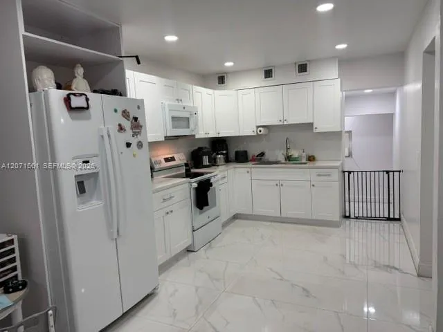 846 W 32nd St #1 Hialeah, FL 33012