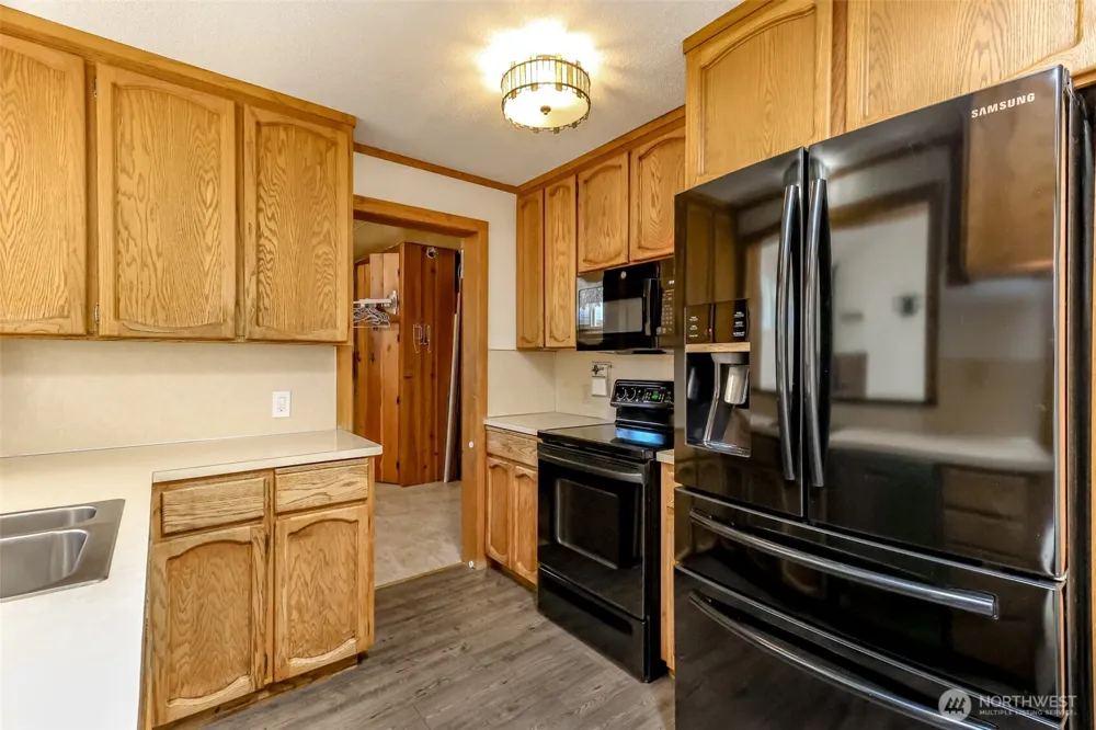 16016 12th Avenue SW Burien, WA 98166