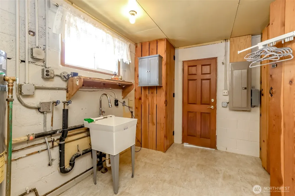 16016 12th Avenue SW Burien, WA 98166