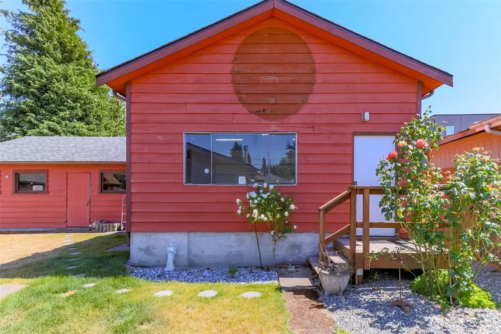 16016 12th Avenue SW Burien, WA 98166