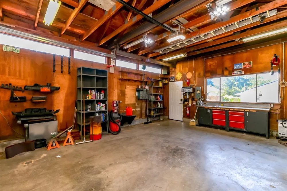 16016 12th Avenue SW Burien, WA 98166