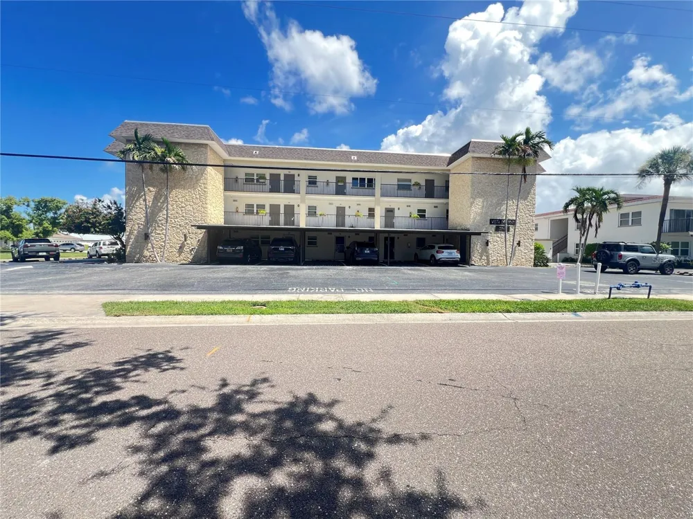 3789 46TH AVENUE S #202 St Petersburg, FL 33711