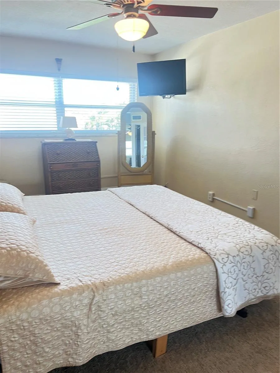 3789 46TH AVENUE S #202 St Petersburg, FL 33711