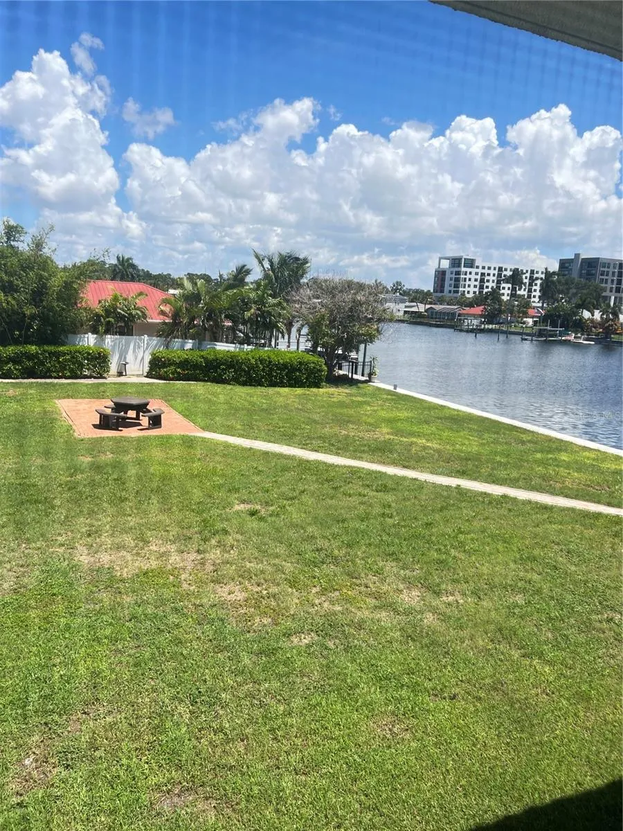 3789 46TH AVENUE S #202 St Petersburg, FL 33711