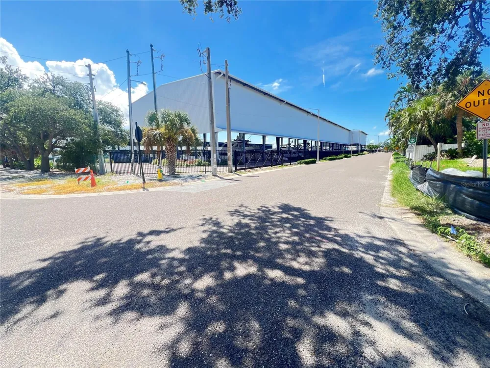 3789 46TH AVENUE S #202 St Petersburg, FL 33711