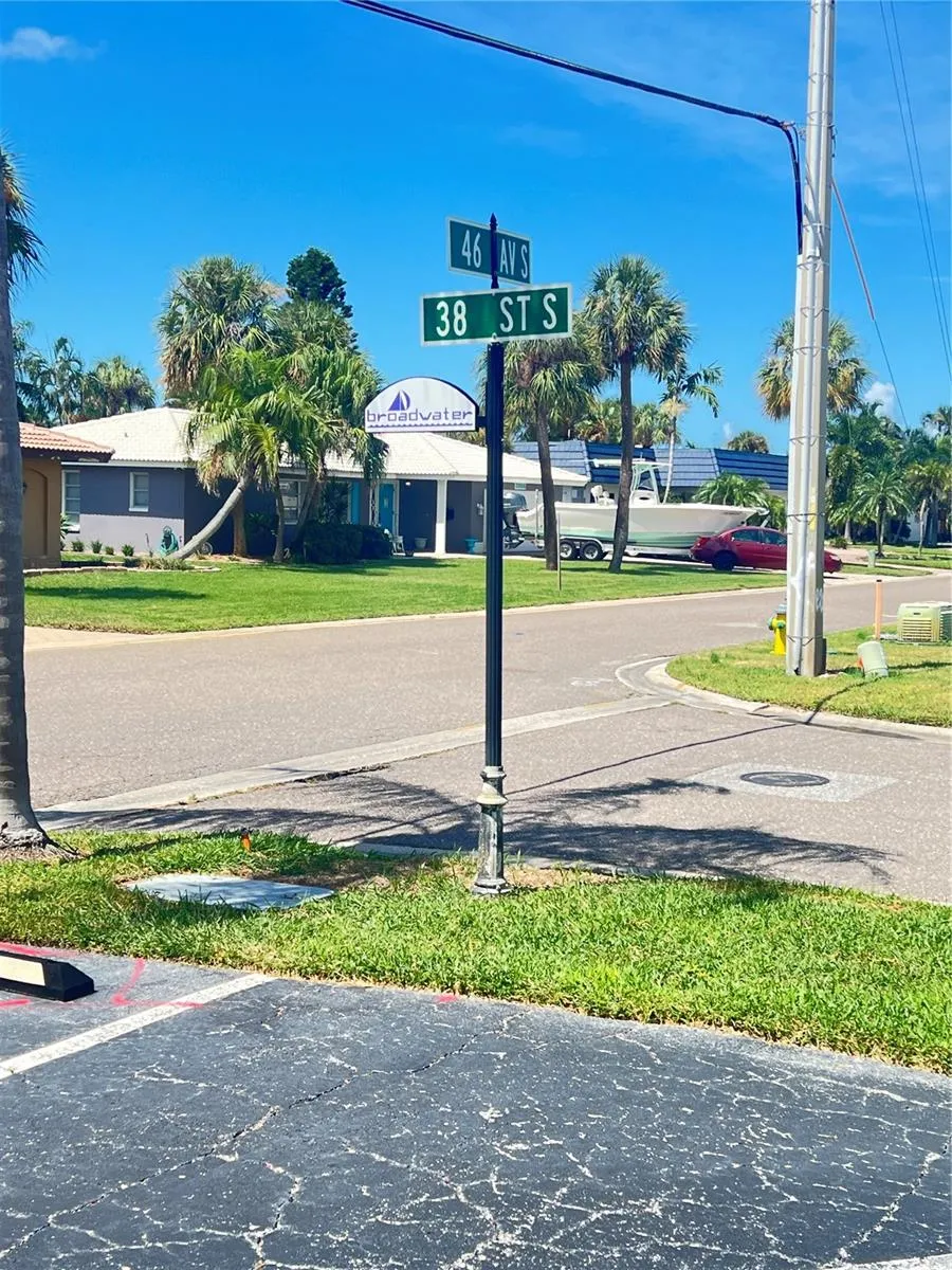 3789 46TH AVENUE S #202 St Petersburg, FL 33711
