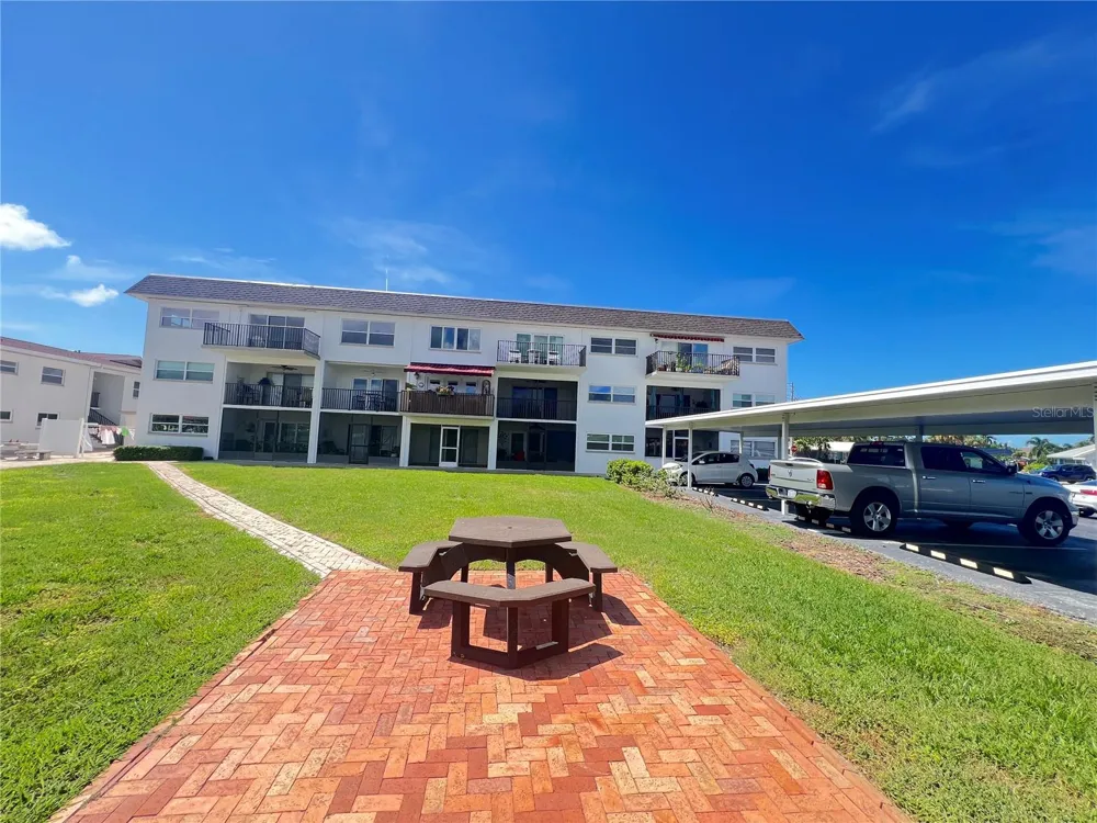 3789 46TH AVENUE S #202 St Petersburg, FL 33711