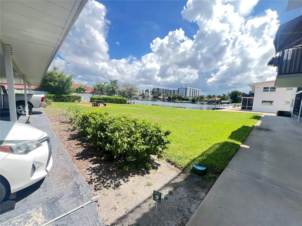 3789 46TH AVENUE S #202 St Petersburg, FL 33711
