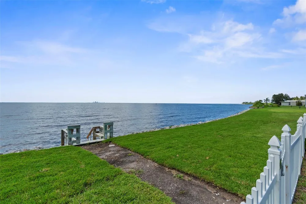 800 BAHIA DEL SOL DRIVE #A Ruskin, FL 33570