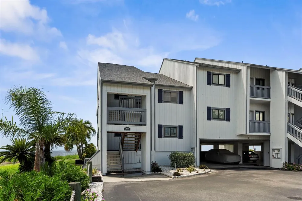 800 BAHIA DEL SOL DRIVE #A Ruskin, FL 33570