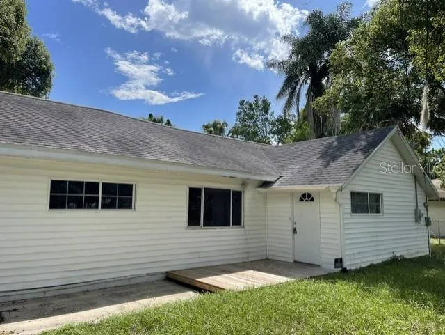 106 E ROSEHILL AVENUE Deland, FL 32724