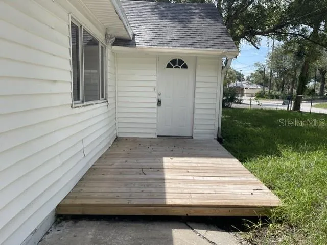 106 E ROSEHILL AVENUE Deland, FL 32724