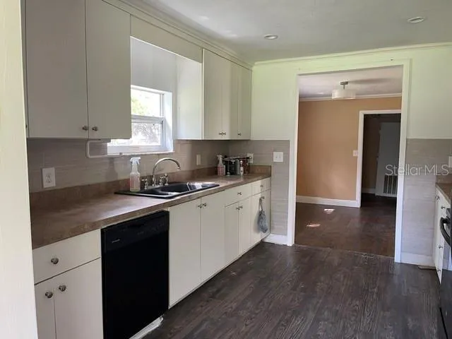 106 E ROSEHILL AVENUE Deland, FL 32724