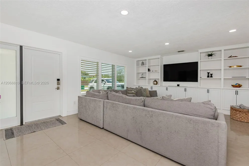 18145 SW 95th Ct Palmetto Bay, FL 33157