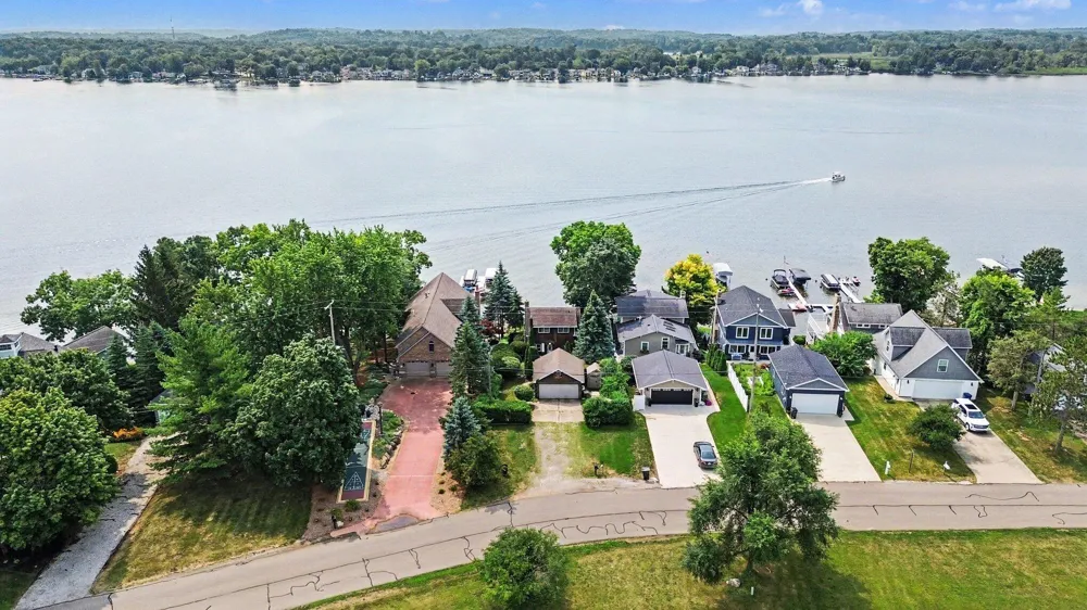 1865 Wamplers Heights Drive Brooklyn, MI 49230