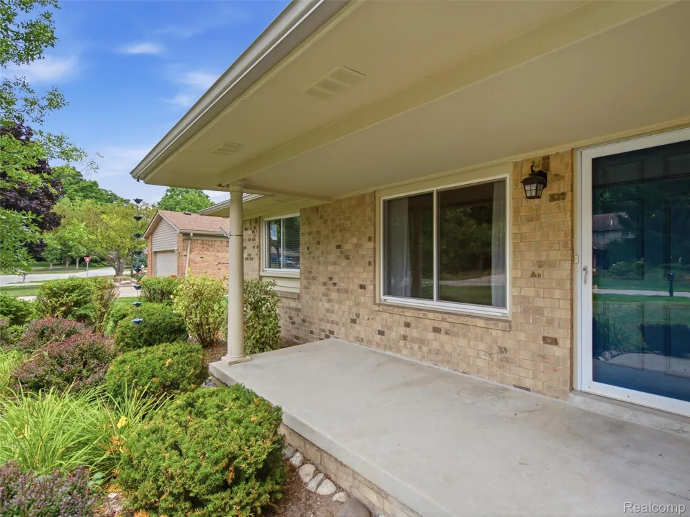 2387 Sanders Place Bloomfield Hills City, MI 48302
