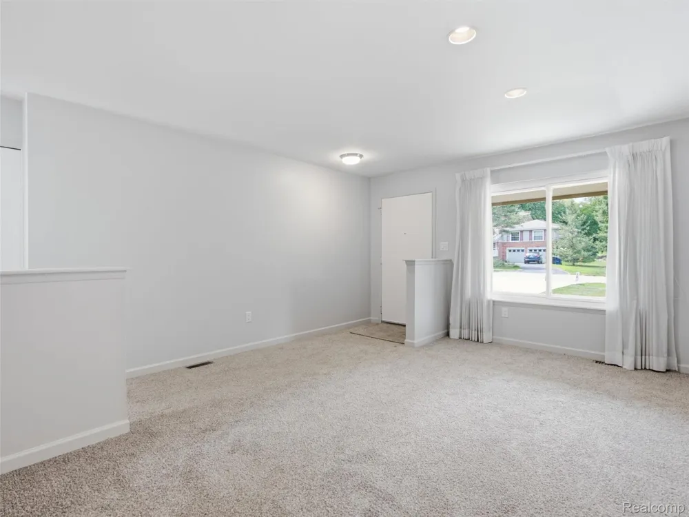 2387 Sanders Place Bloomfield Hills City, MI 48302