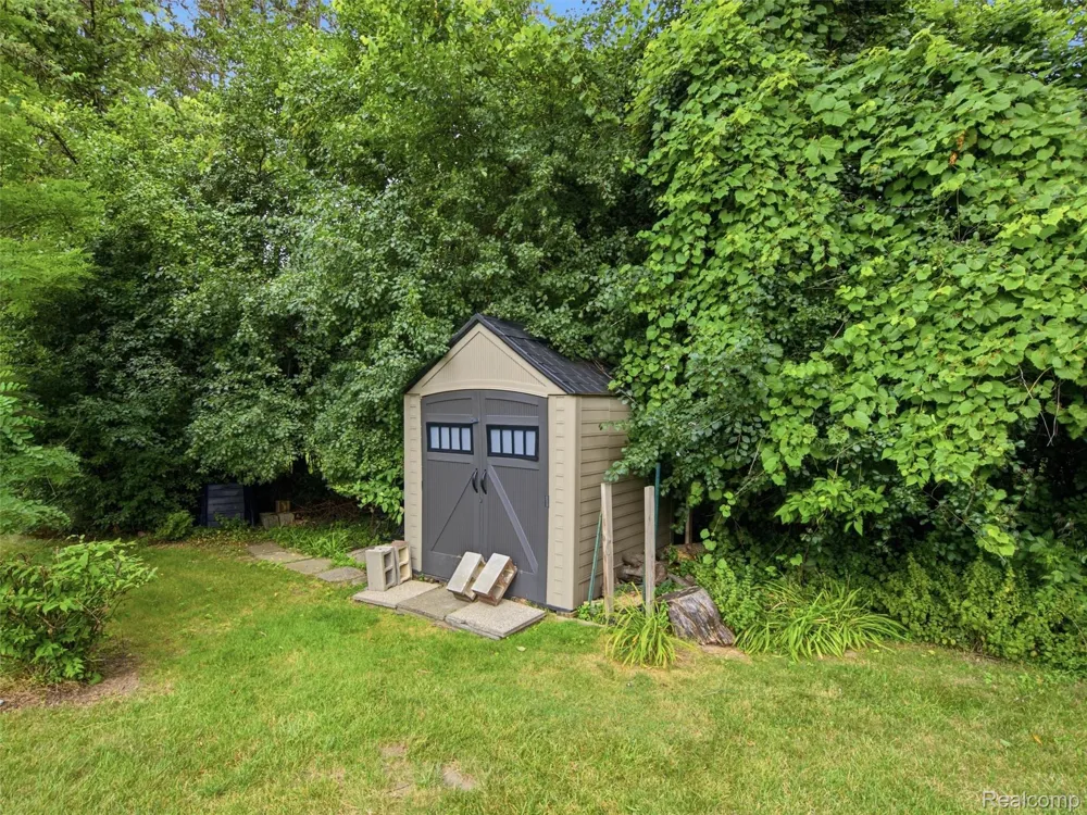 2387 Sanders Place Bloomfield Hills City, MI 48302