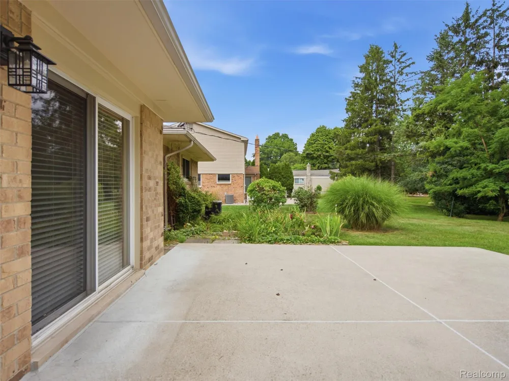 2387 Sanders Place Bloomfield Hills City, MI 48302