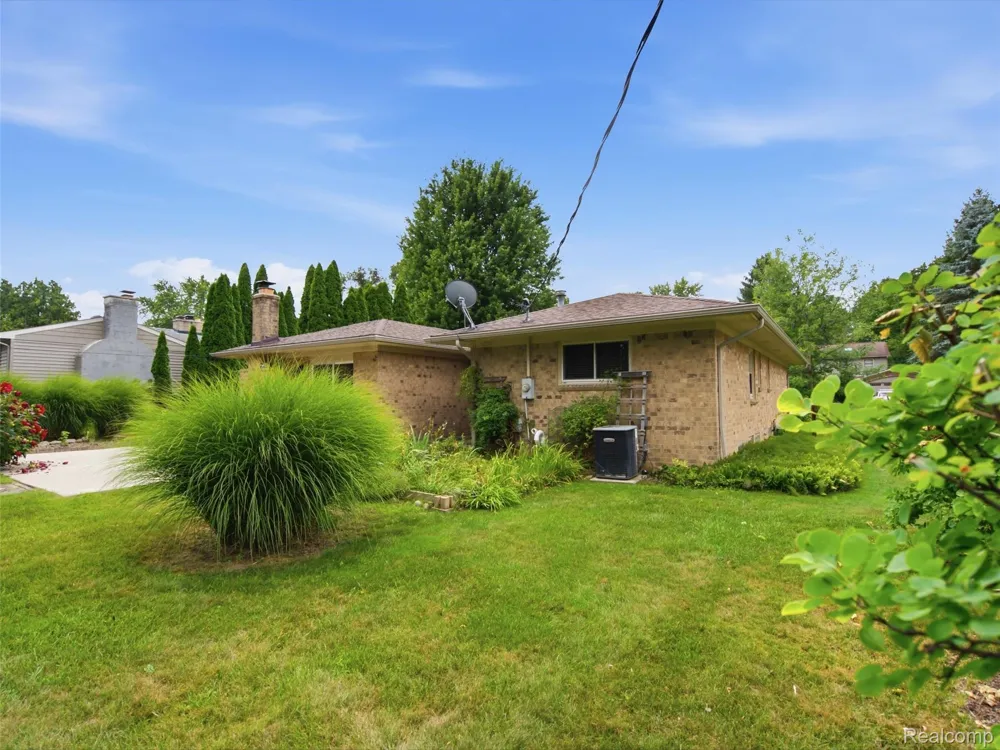 2387 Sanders Place Bloomfield Hills City, MI 48302