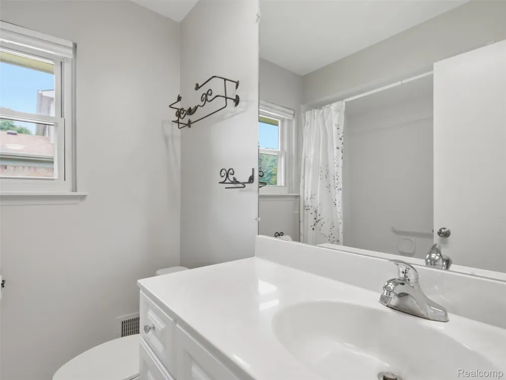 2387 Sanders Place Bloomfield Hills City, MI 48302