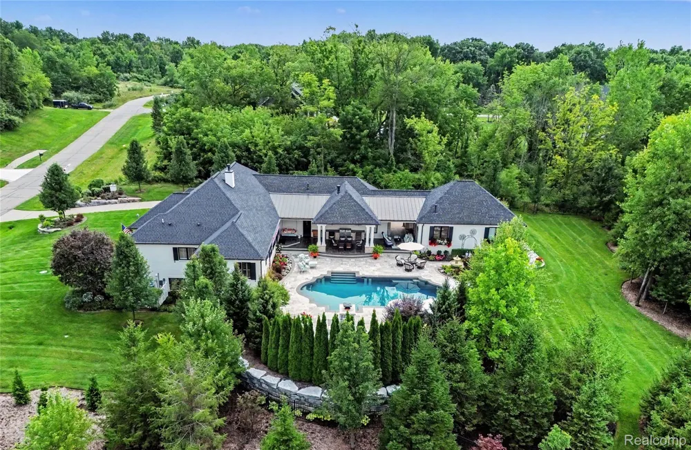 6485 Shannon Glen Drive Tyrone Township, MI 48430