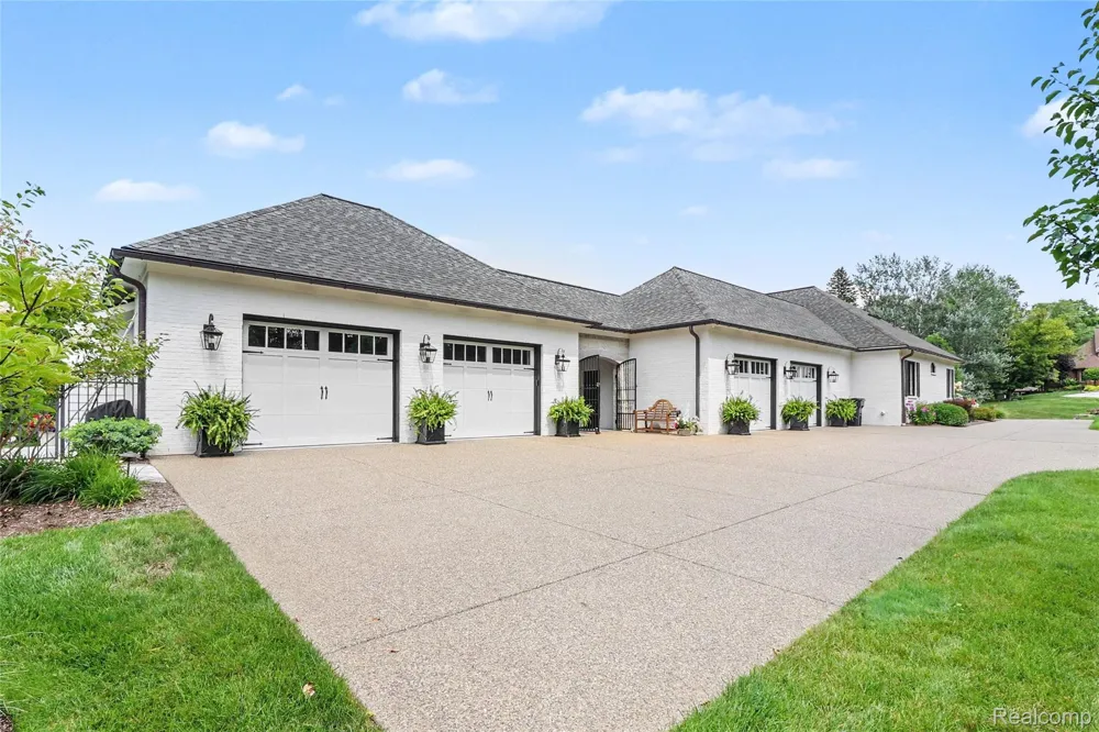 6485 Shannon Glen Drive Tyrone Township, MI 48430