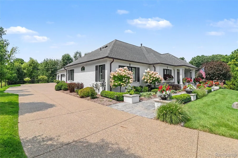 6485 Shannon Glen Drive Tyrone Township, MI 48430