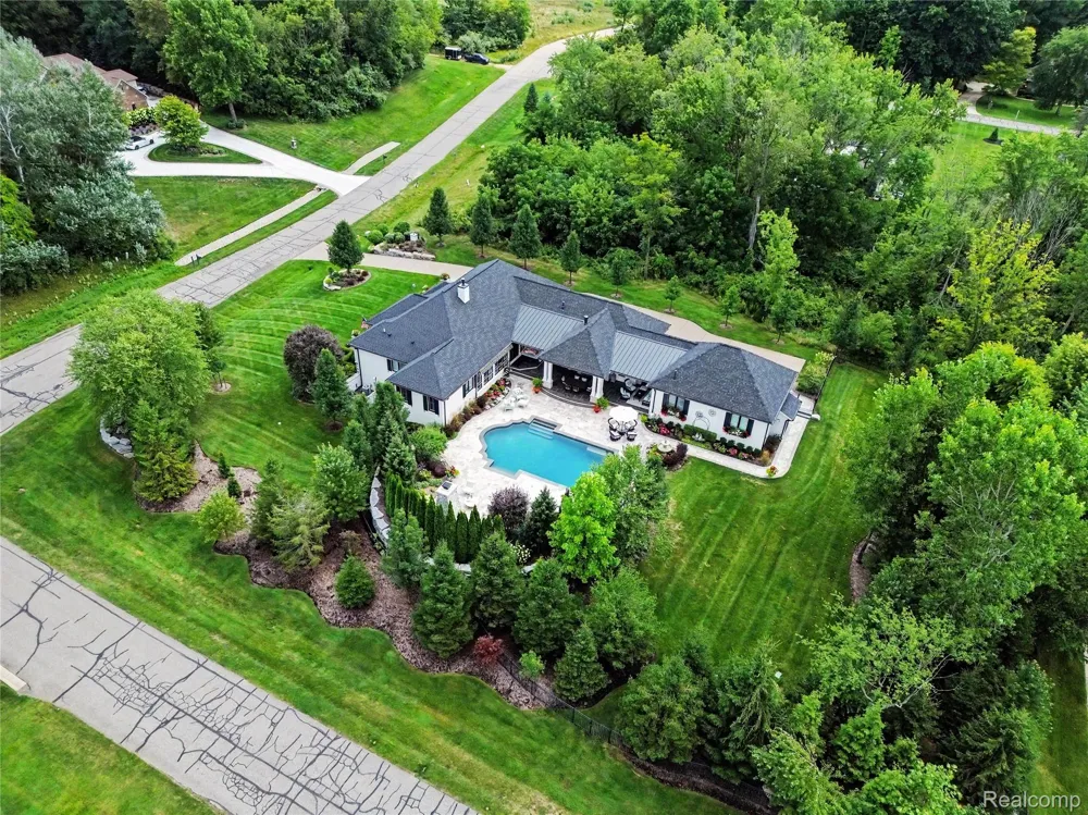 6485 Shannon Glen Drive Tyrone Township, MI 48430