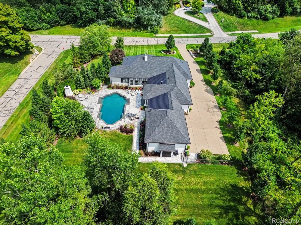 6485 Shannon Glen Drive Tyrone Township, MI 48430