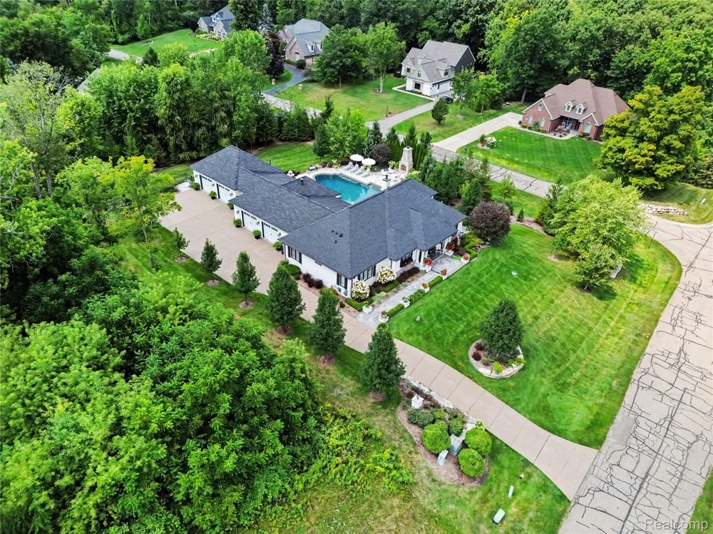 6485 Shannon Glen Drive Tyrone Township, MI 48430