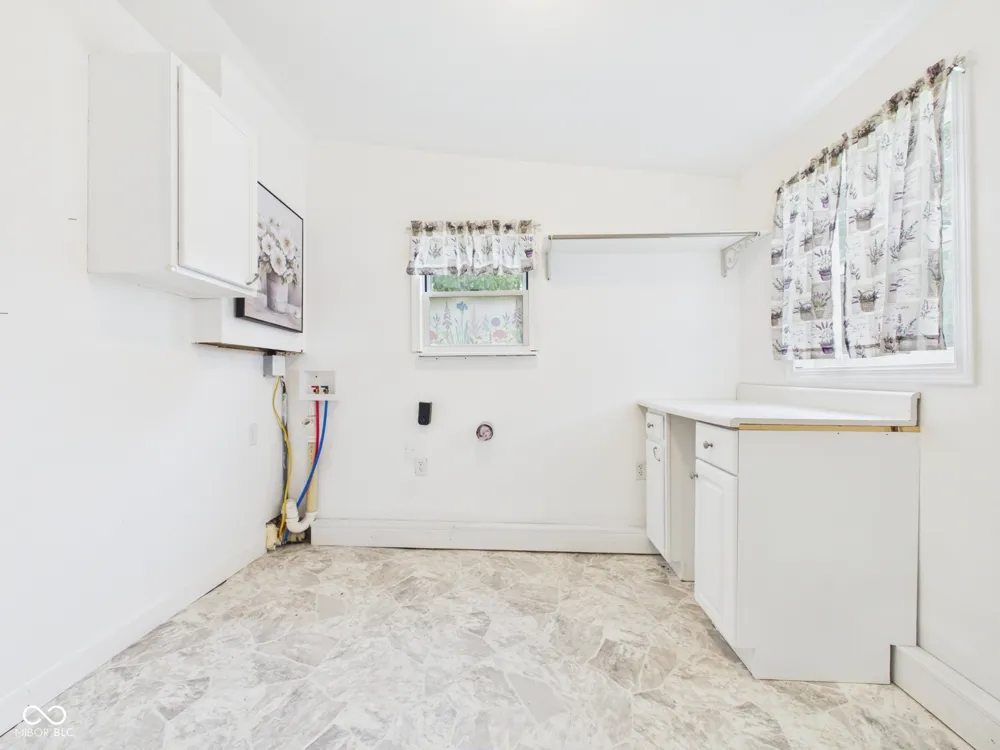 558 Central Avenue Middletown, IN 47356