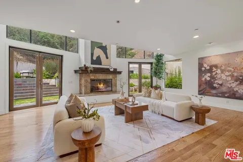 4099 Mandeville Cyn