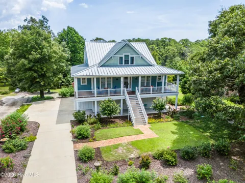 630 Ravenswood Road