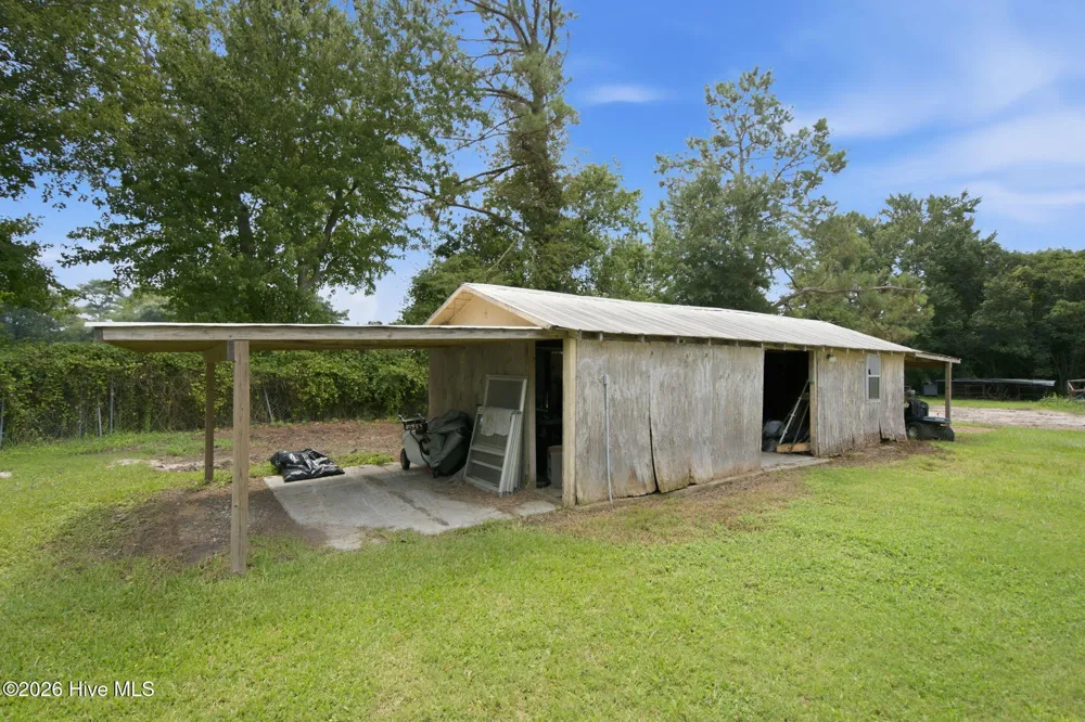 1971 Raccoon Road Willard, NC 28478