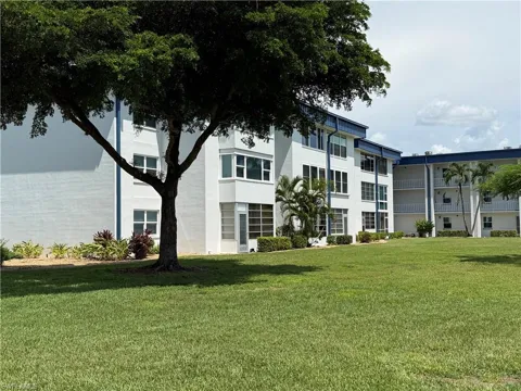 1724 Pine Valley Drive #202