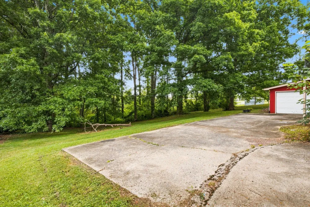 1302 Ellington Dr Lafayette, TN 37083