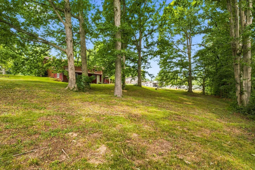 1302 Ellington Dr Lafayette, TN 37083