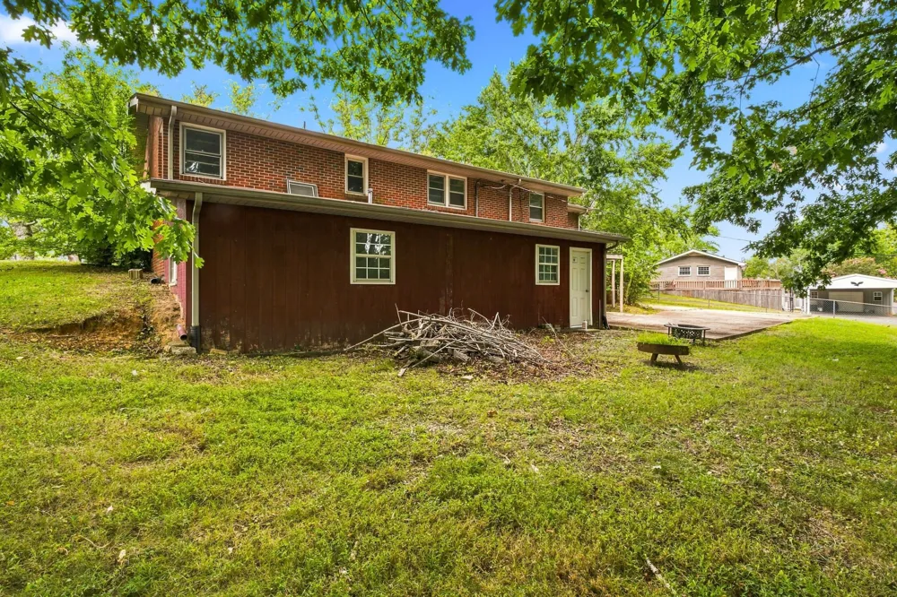 1302 Ellington Dr Lafayette, TN 37083