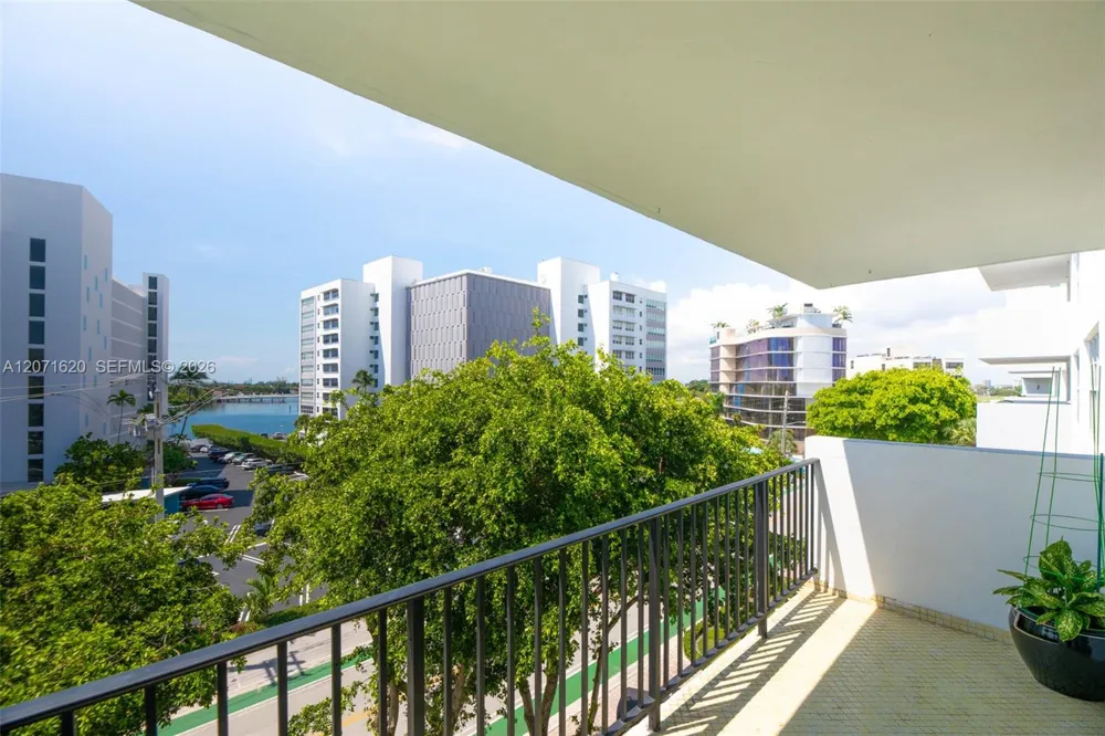 1001 91 #511 Bay Harbor Islands, FL 33154